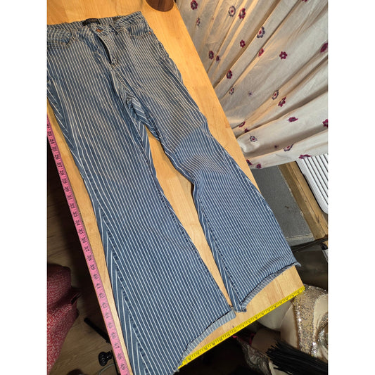 Judy Blue 15/30 Light Wash Bell Bottom Jeans Pinstripe Thin Soft Worn