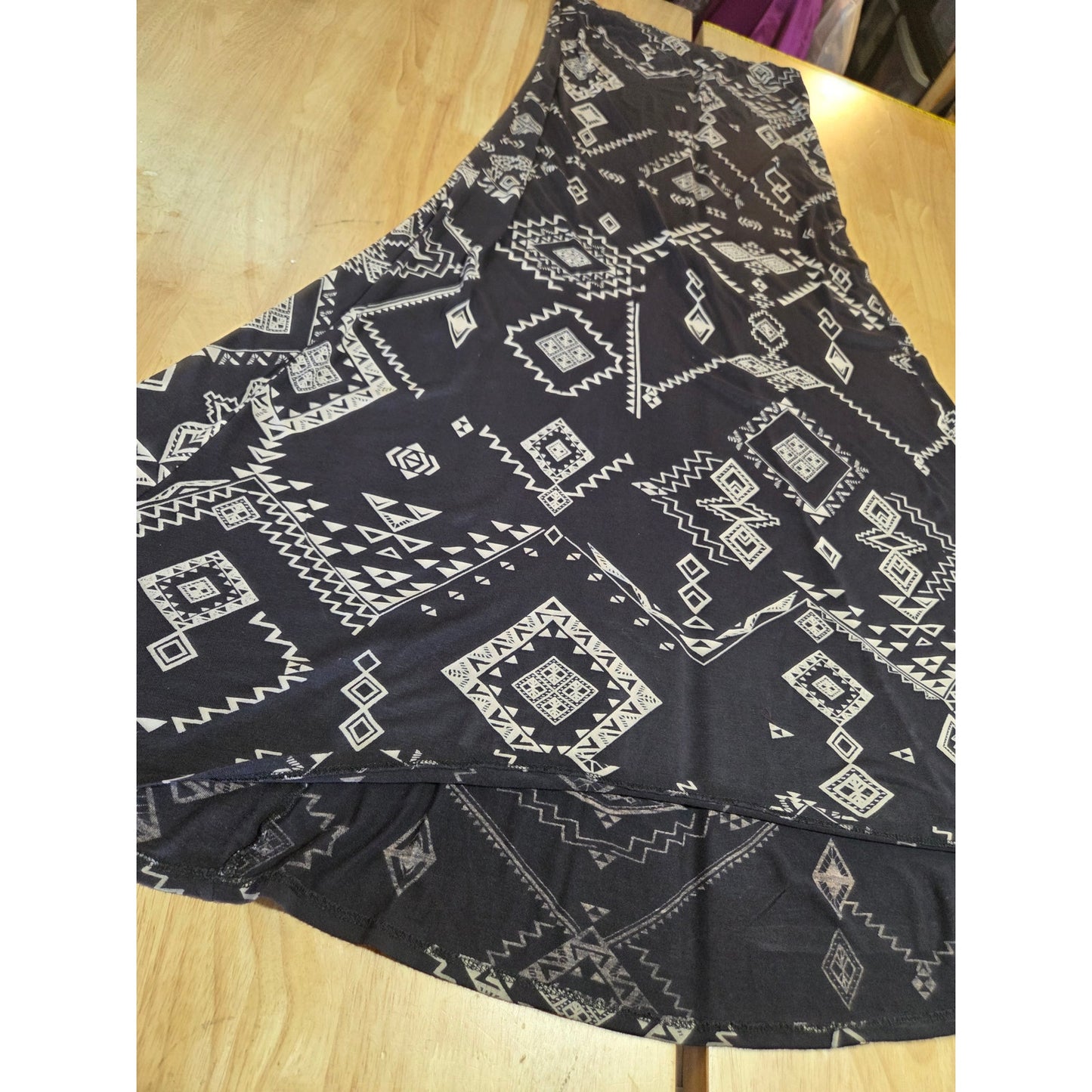 Billabong maxi skirt Jersey knits Aztec prints black and gray bodycon Medium