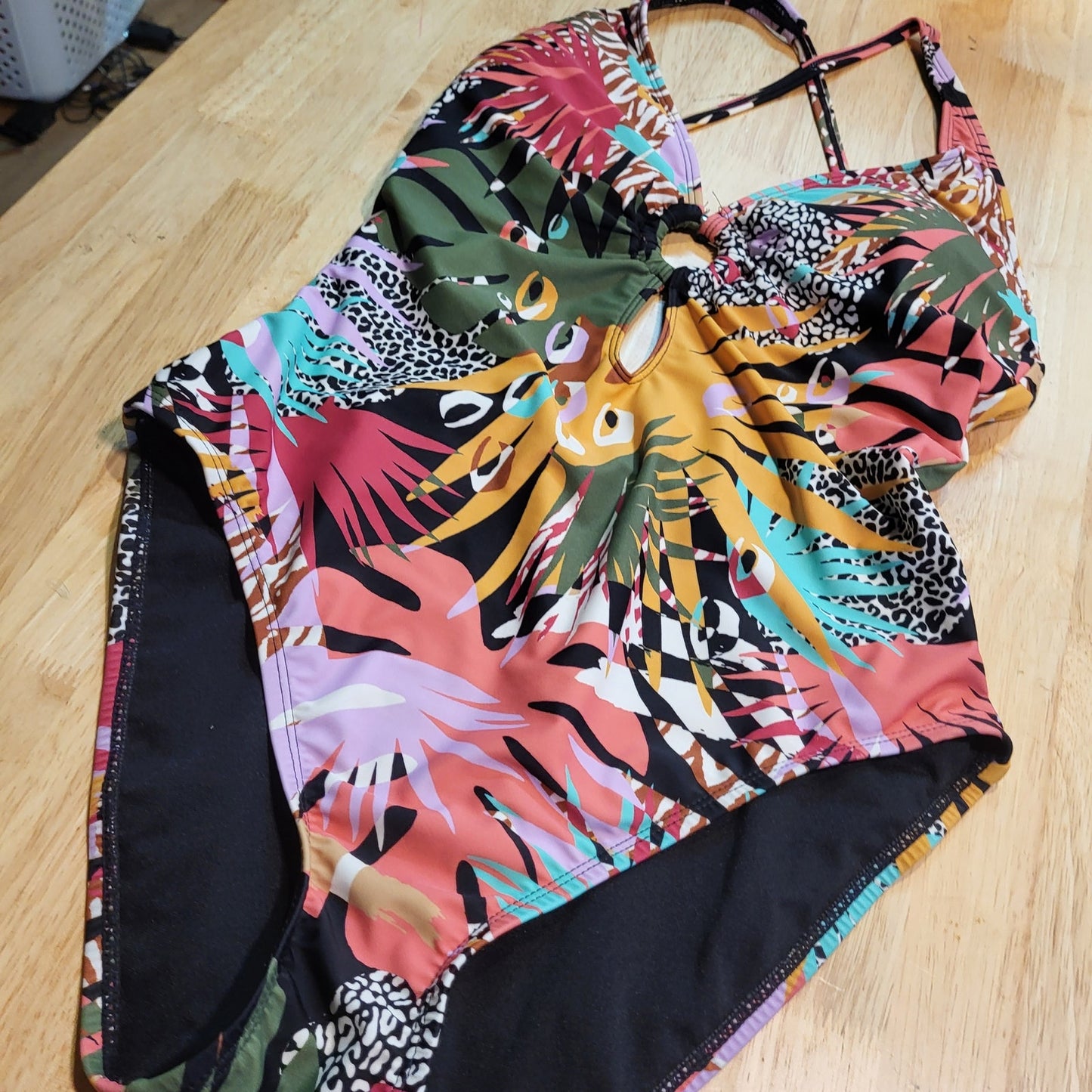Floral one piece bathing suit racer back straps size 10 14“ pit to pit