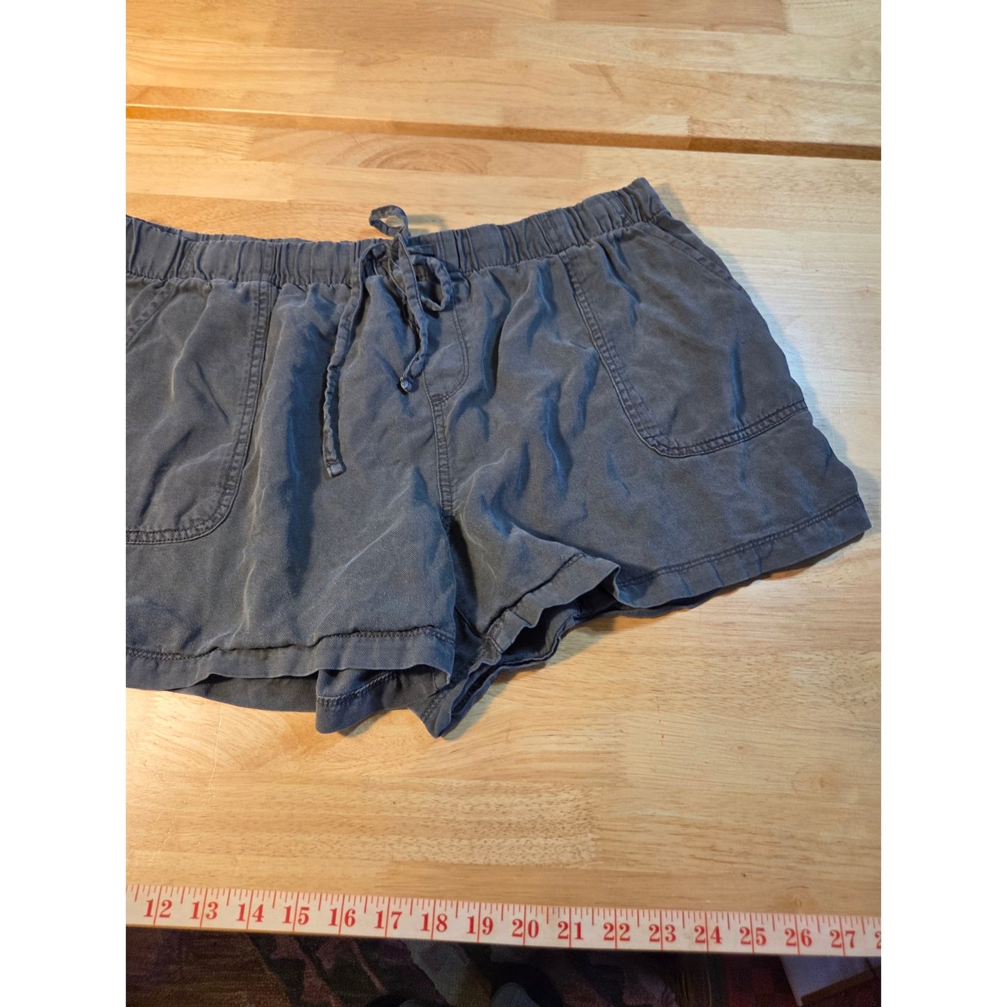 Gap size extra large gray soft flowy elastic waist tie front shorts pockets