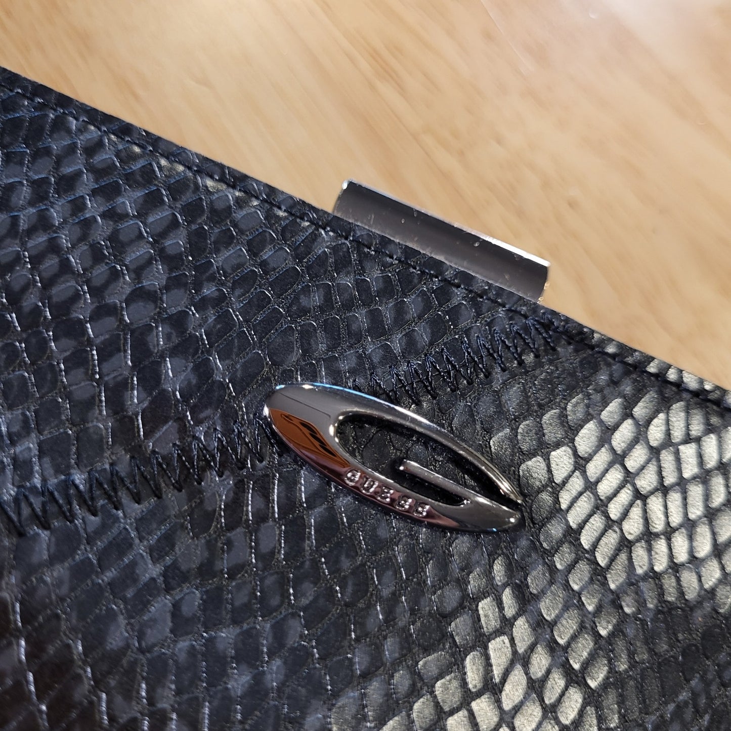 Guess Gunmetal Gray Snake Skin Clutch Shoulder Bag Top Strap & Clasp 10" x 5"