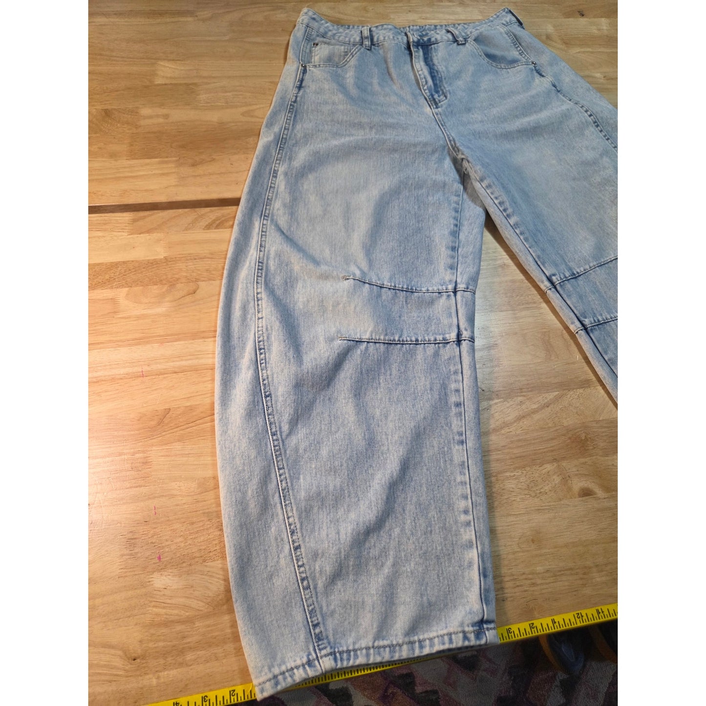 Light acid washed barrel jeans 36-in waist