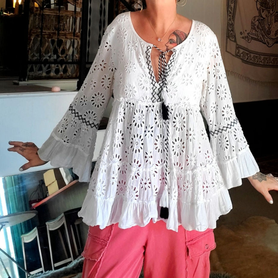 Fashion Fuse White Eyeletted Cotton Tiered Bell Sleeve Dress Blue Trim Large