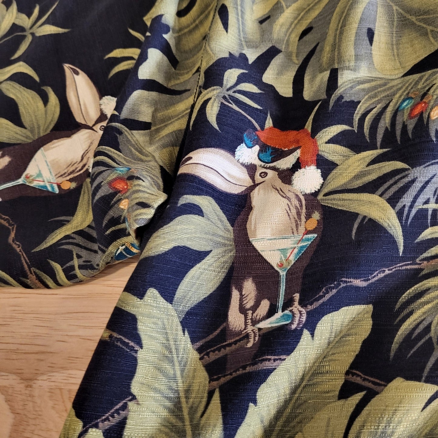 Tommy Bahama 100% Silk Christmas Island Hawaiian Tiki Santa XXL Embroidered