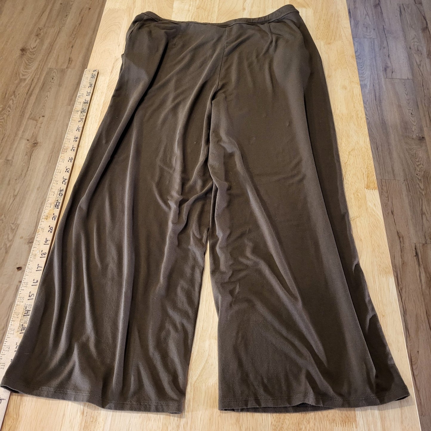 J. Jill Wearever Collection Full Leg Cropped Brown Size Medium Jersey Stretch