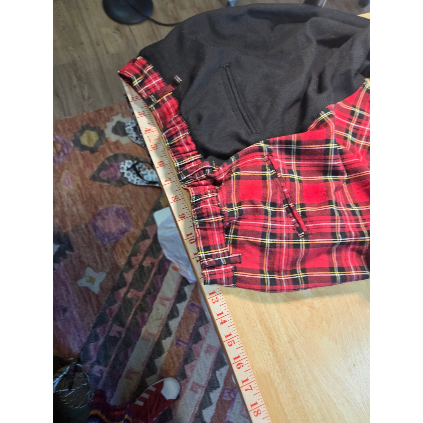 Hot Topic size small red flag contrast leg black skinny pants elastic waist