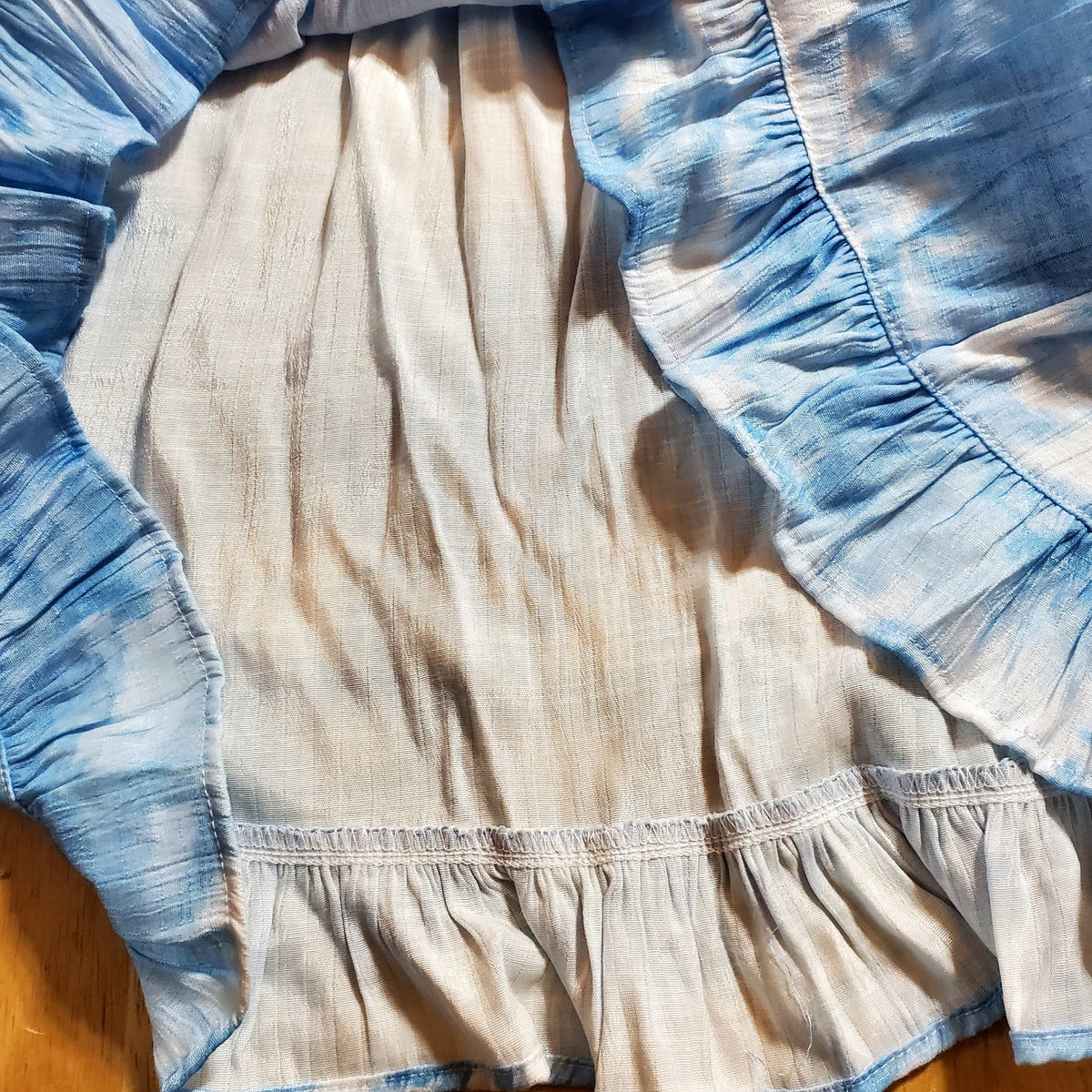 Absolutely Famous sleeveless ruffle sleeve cap blue cloud print elastic gather L