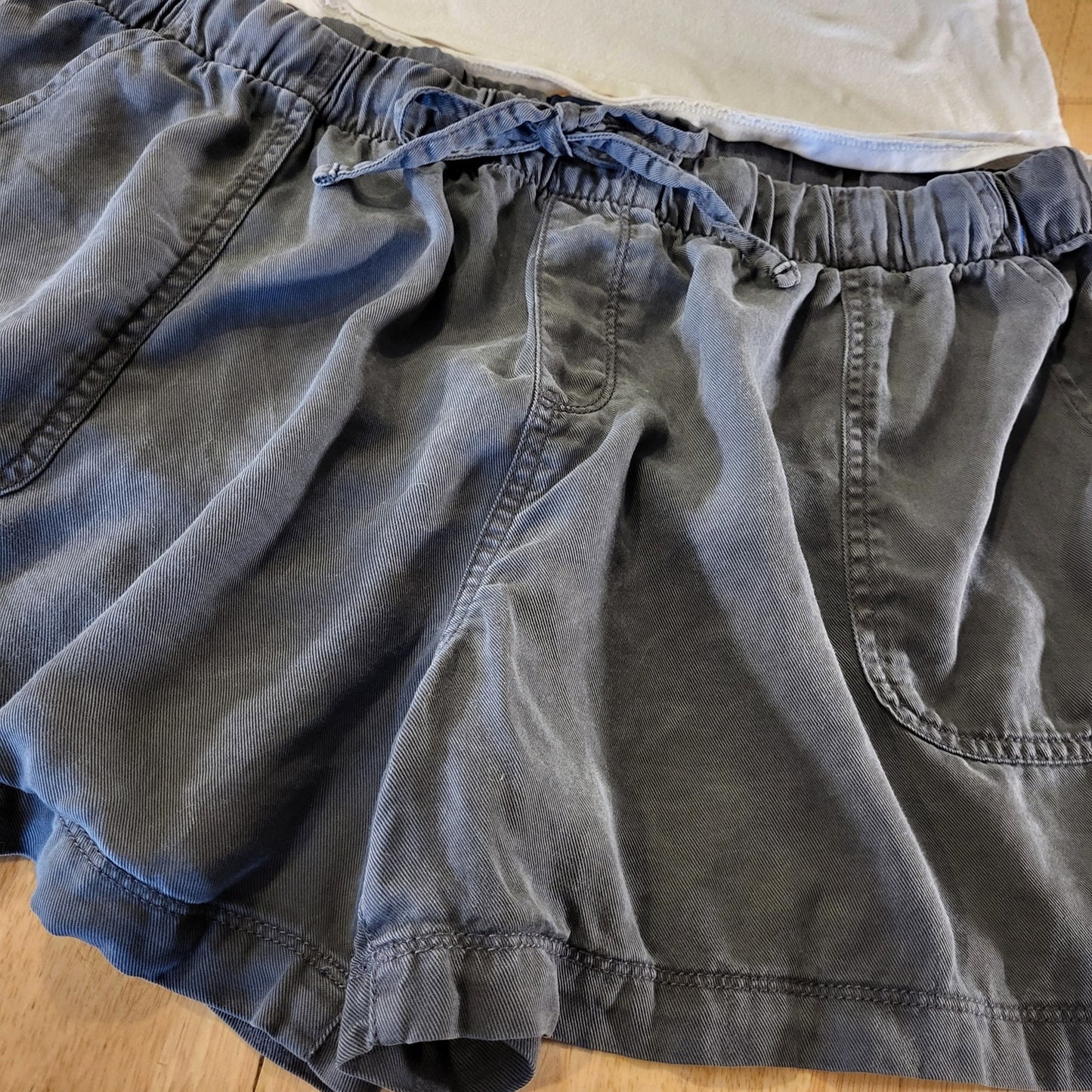 Gap Slinky Gray Elastic Waist Shorts Pockets XL 36" Waist