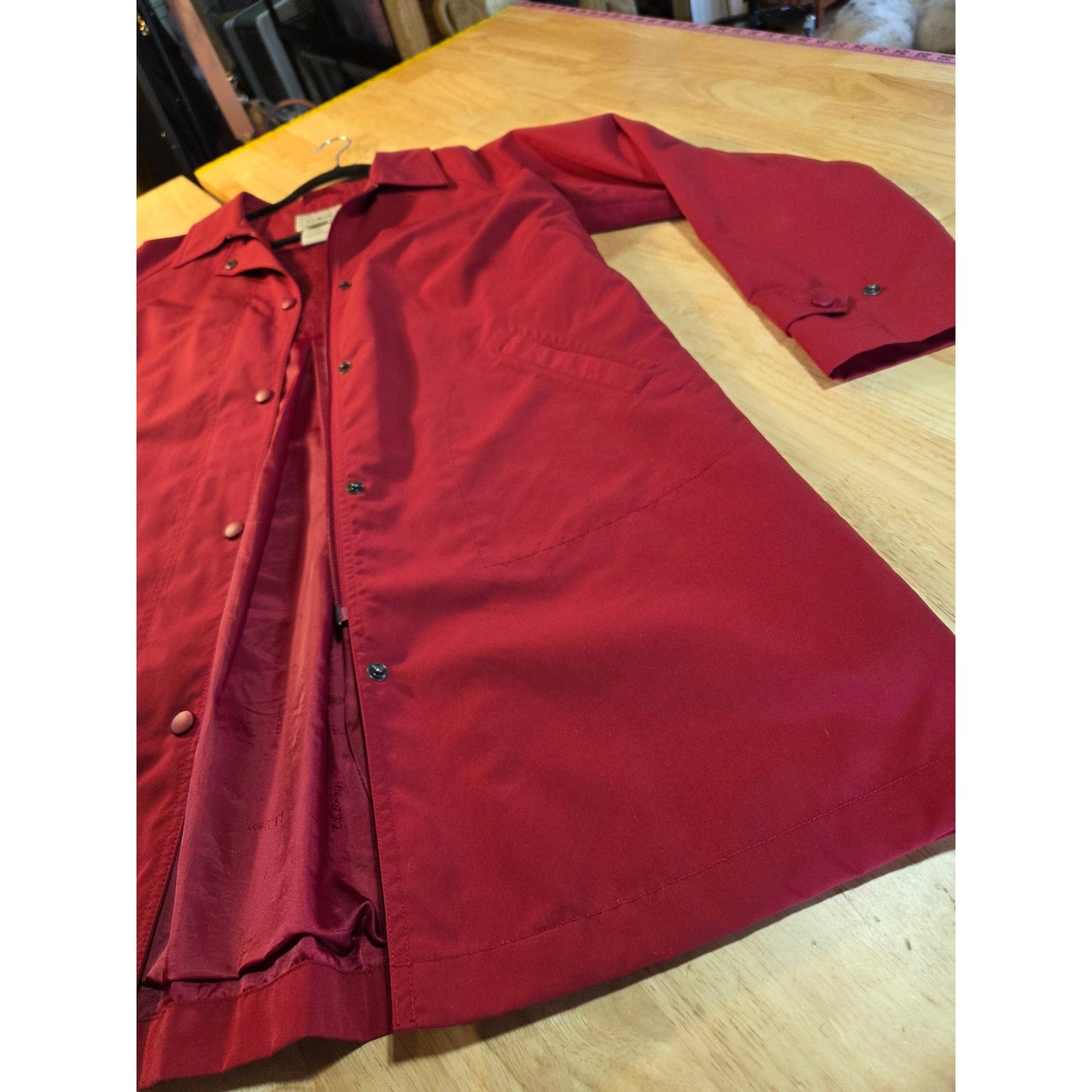 LL Bean red jacket zipper pocket size medium water resistant work jacket