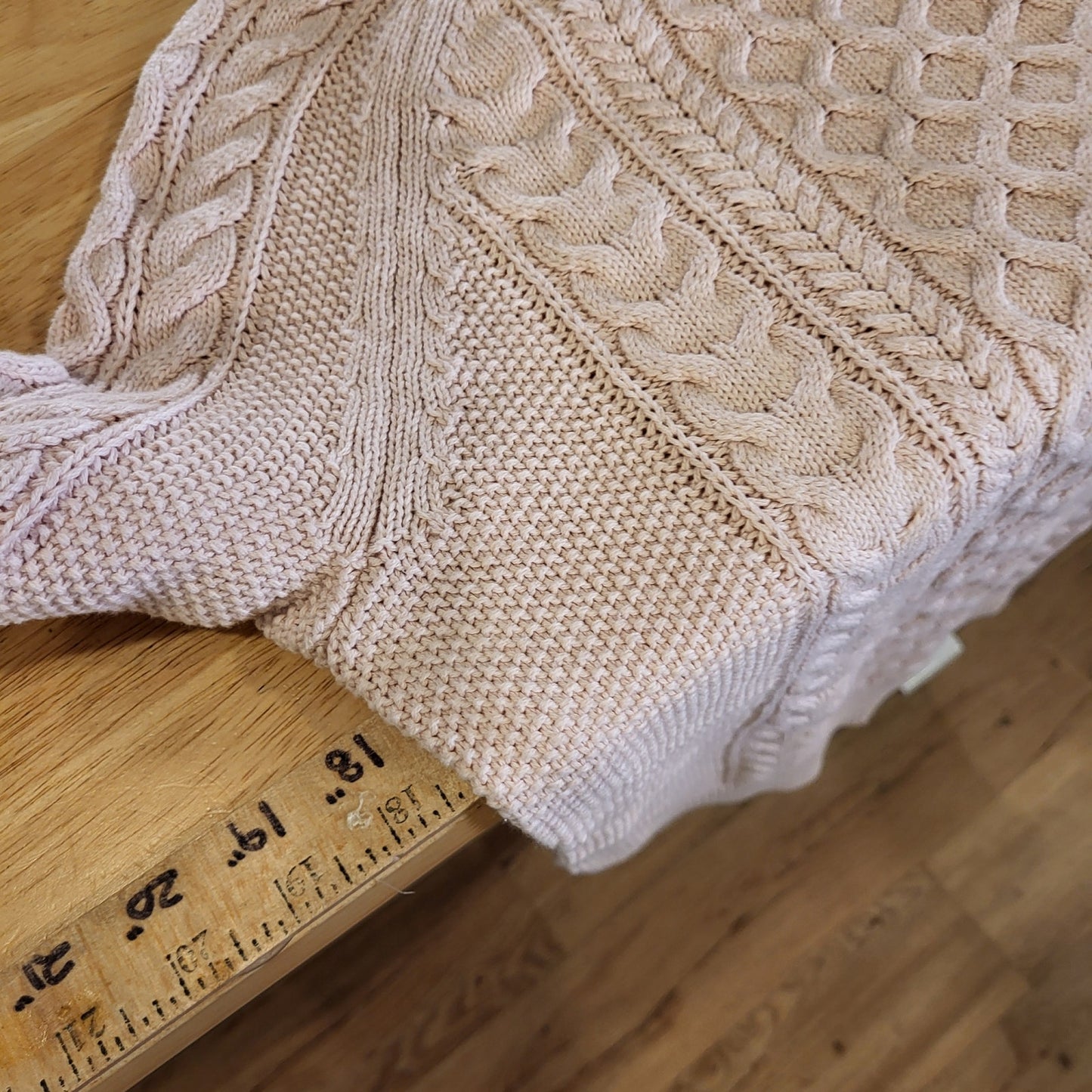 Gap pink cable knit sweater 100% cotton small 17" Pit to pit 25" long retro
