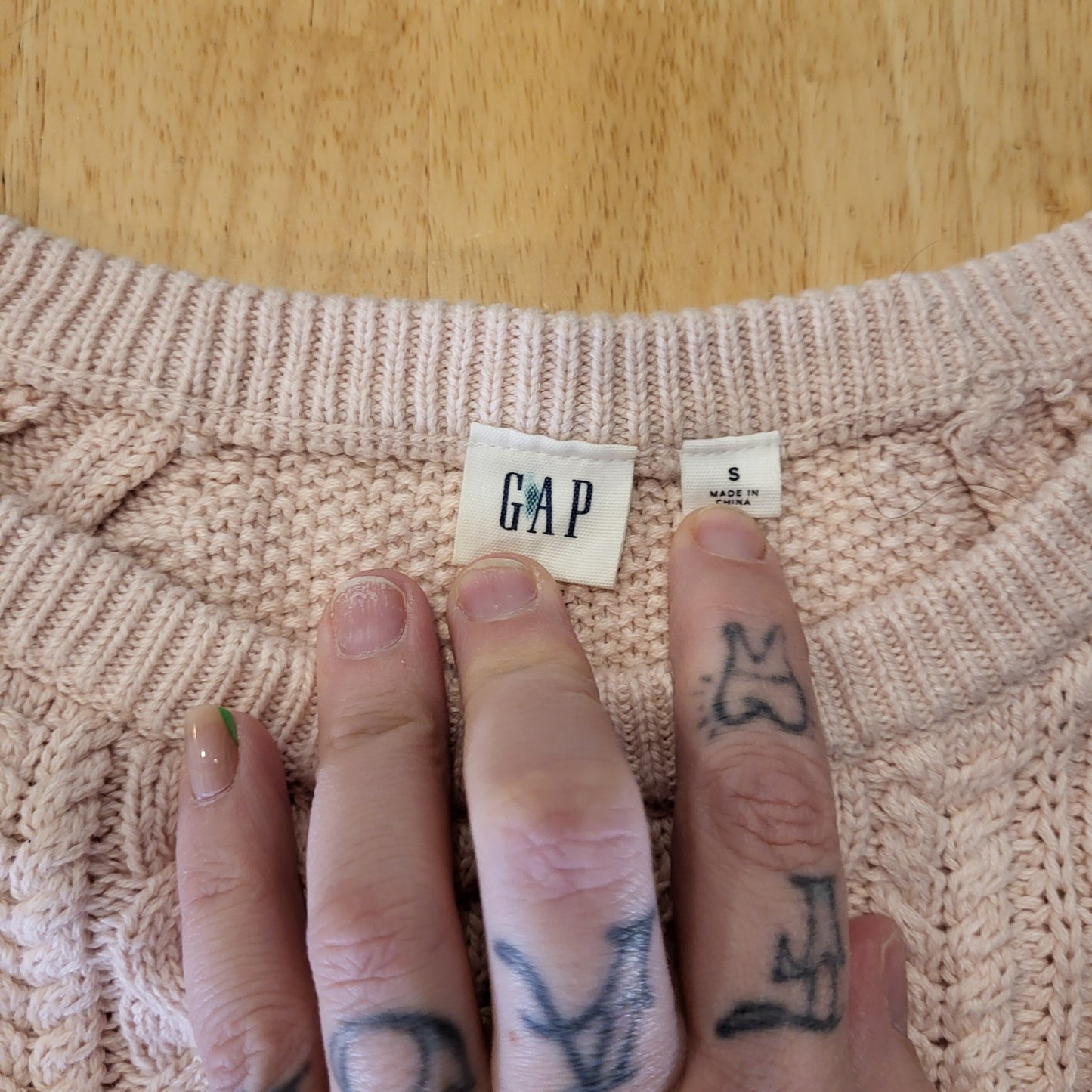 Gap pink cable knit sweater 100% cotton small 17" Pit to pit 25" long retro