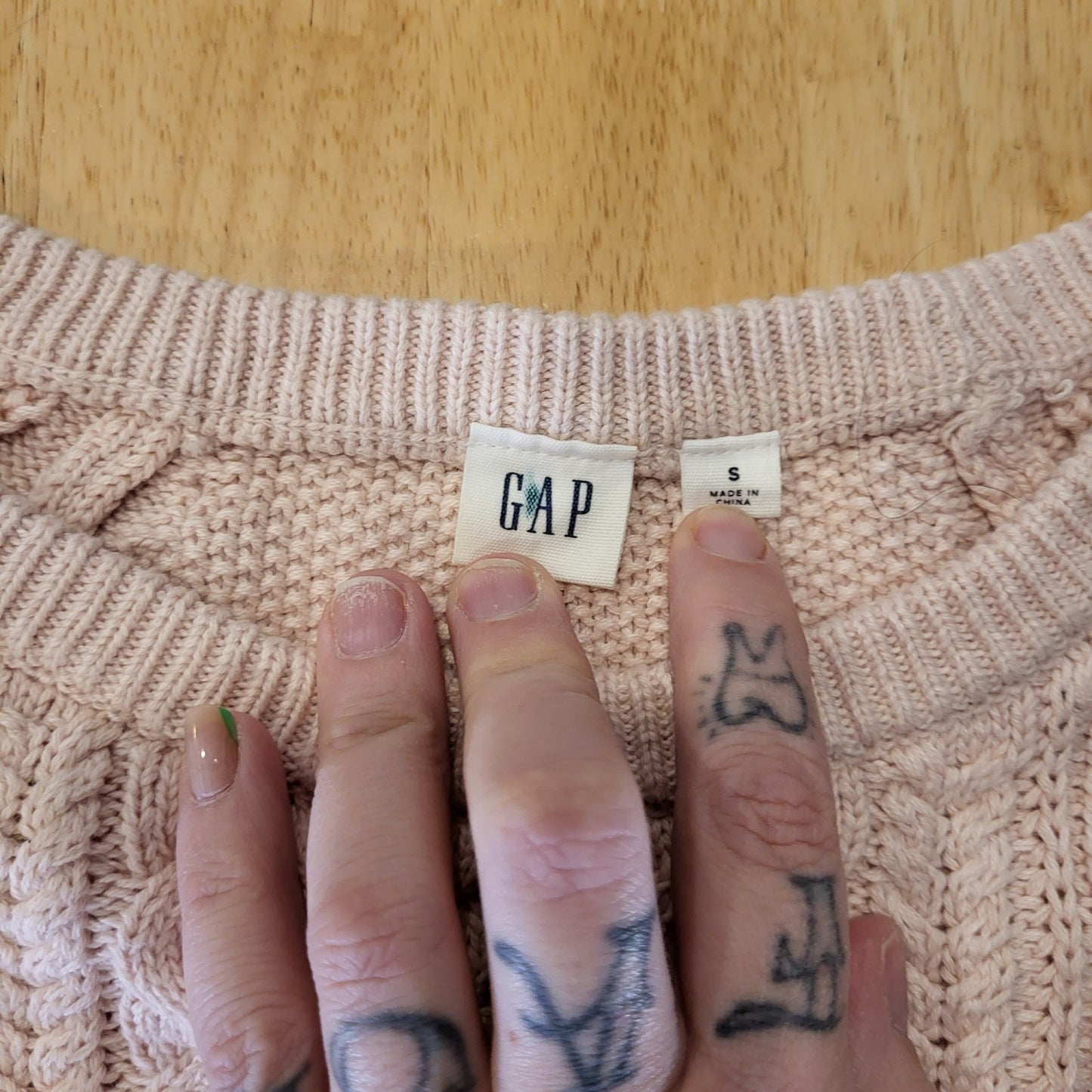 Gap pink cable knit sweater 100% cotton small 17" Pit to pit 25" long retro