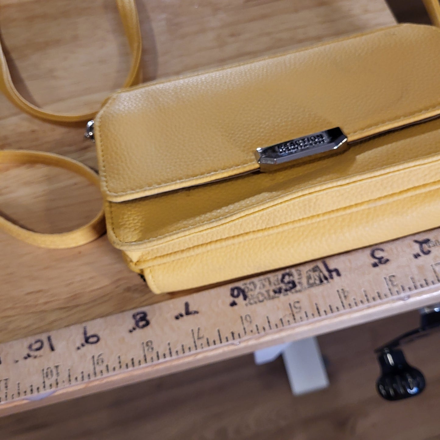 Kenneth Cole Reaction Yellow Pebbled Leather Cross Body 8" X 5" Zip