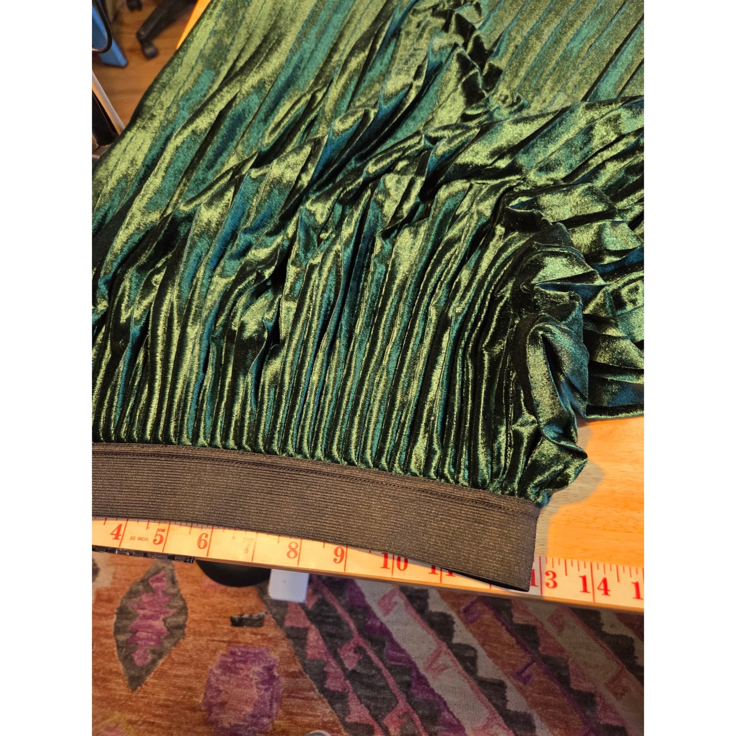 Lili's closet Xs Petite elastic waist green velvet pleated knee length skirt