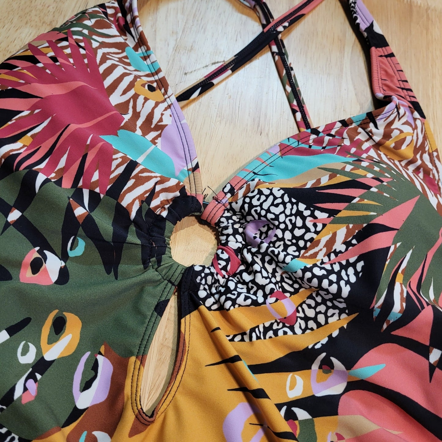 Floral one piece bathing suit racer back straps size 10 14“ pit to pit