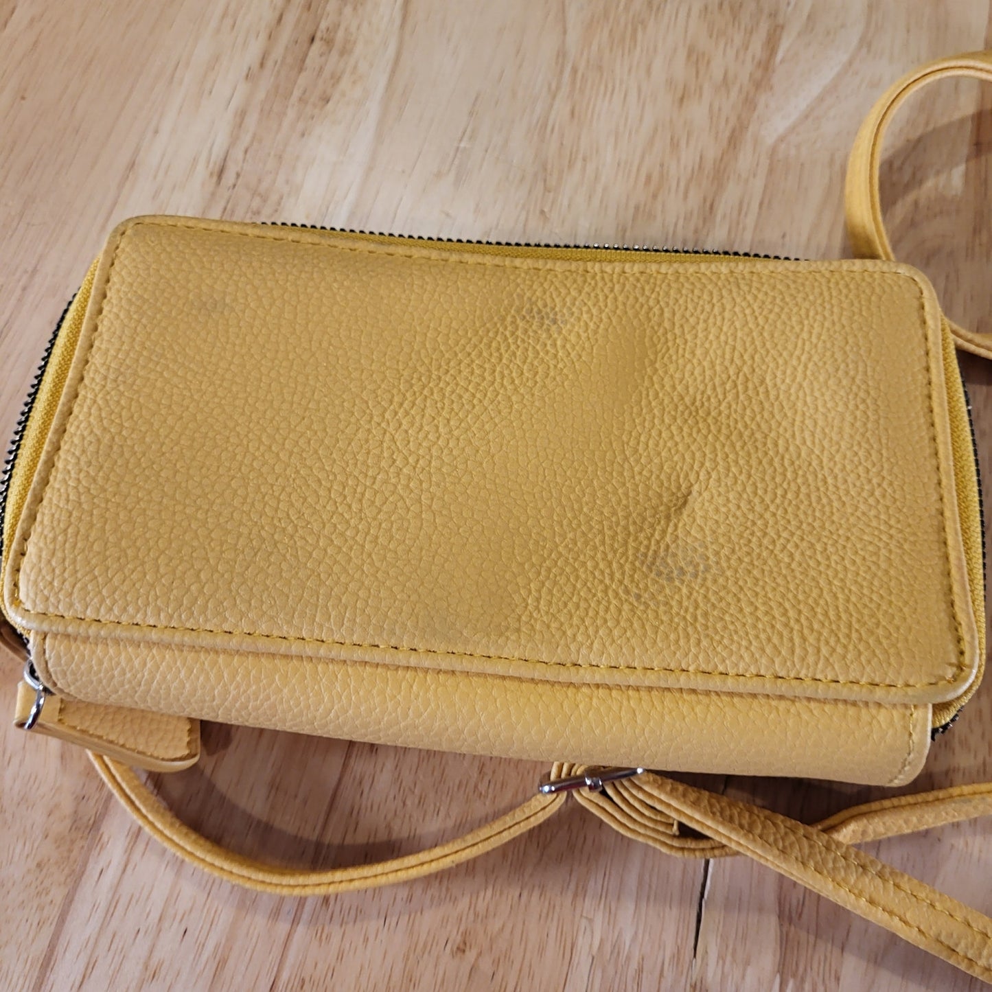 Kenneth Cole Reaction Yellow Pebbled Leather Cross Body 8" X 5" Zip