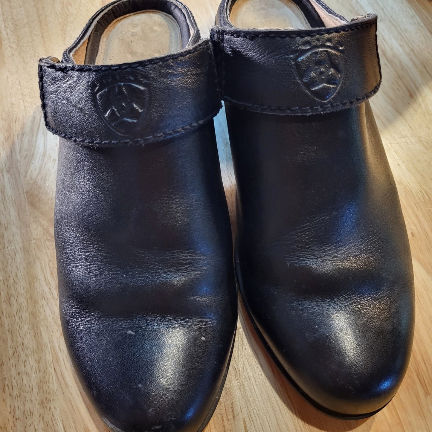 Ariat Black Leather Clogs Sling Back Mules Size 8.5 Rubber Sole Slip Proof