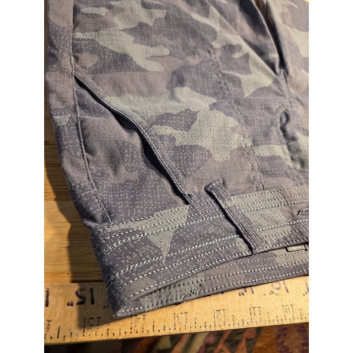 Prana size 6 gray camouflage exercise shorts Pockets button zipper activewear