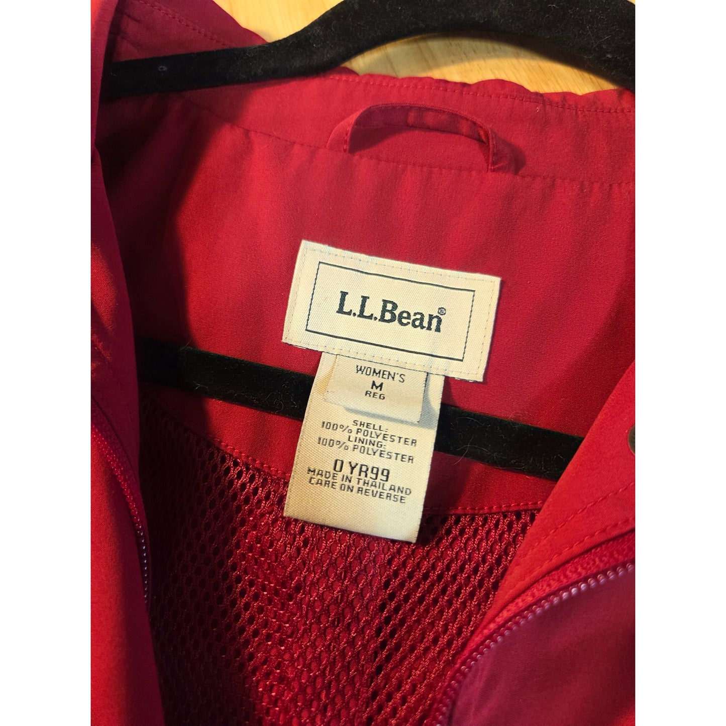 LL Bean red jacket zipper pocket size medium water resistant work jacket