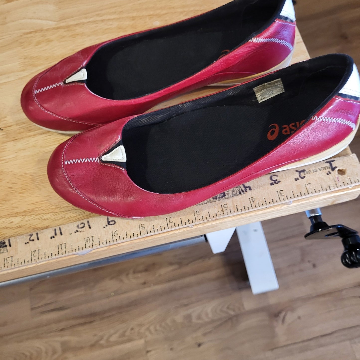 Merrill red size 10 slide on Flats leather white detail Rubber Sole insert