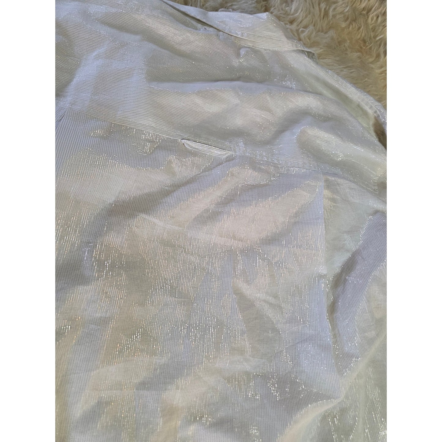 Gloria Vanderbilt White long sleeve collared button down silver metallic Medium