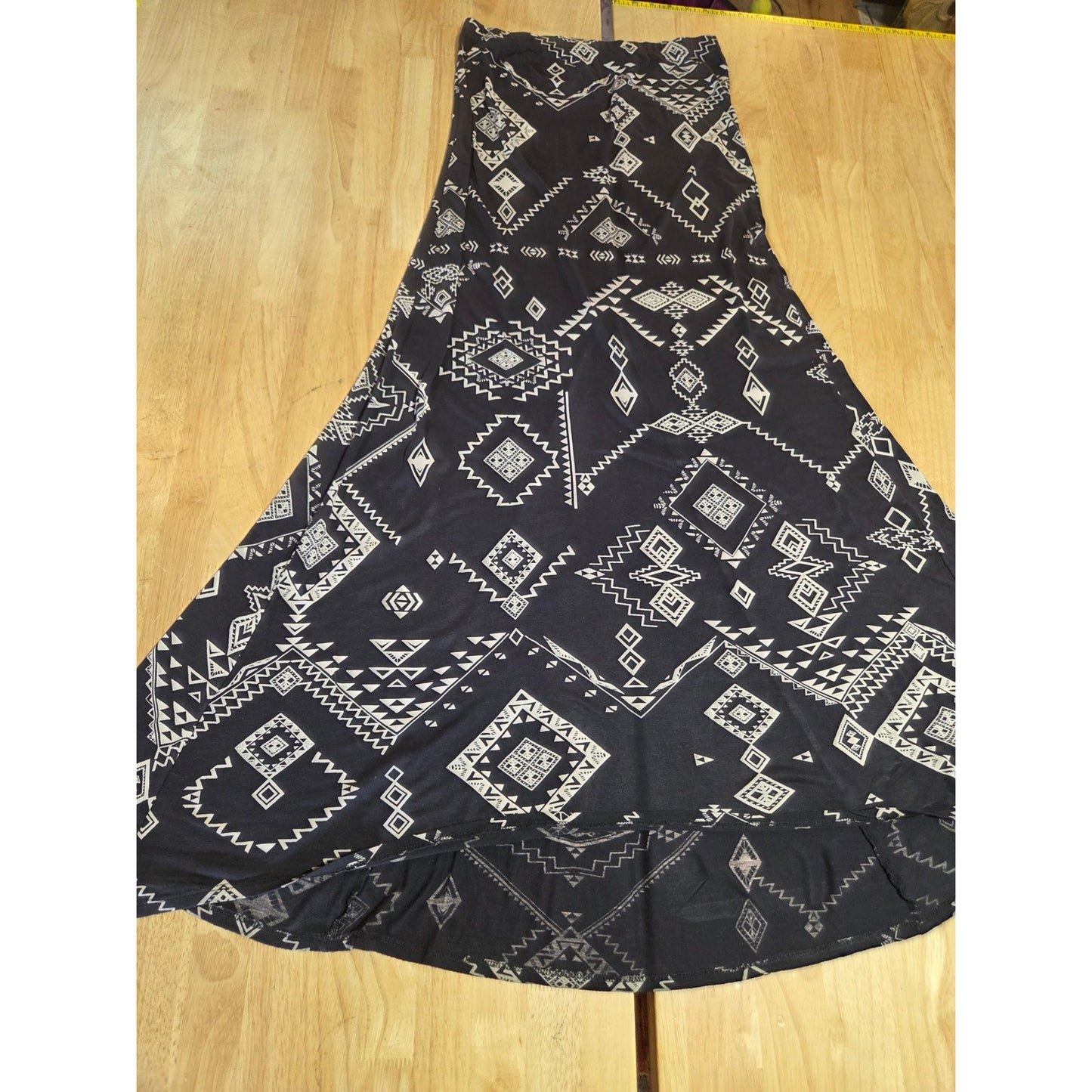 Billabong maxi skirt Jersey knits Aztec prints black and gray bodycon Medium