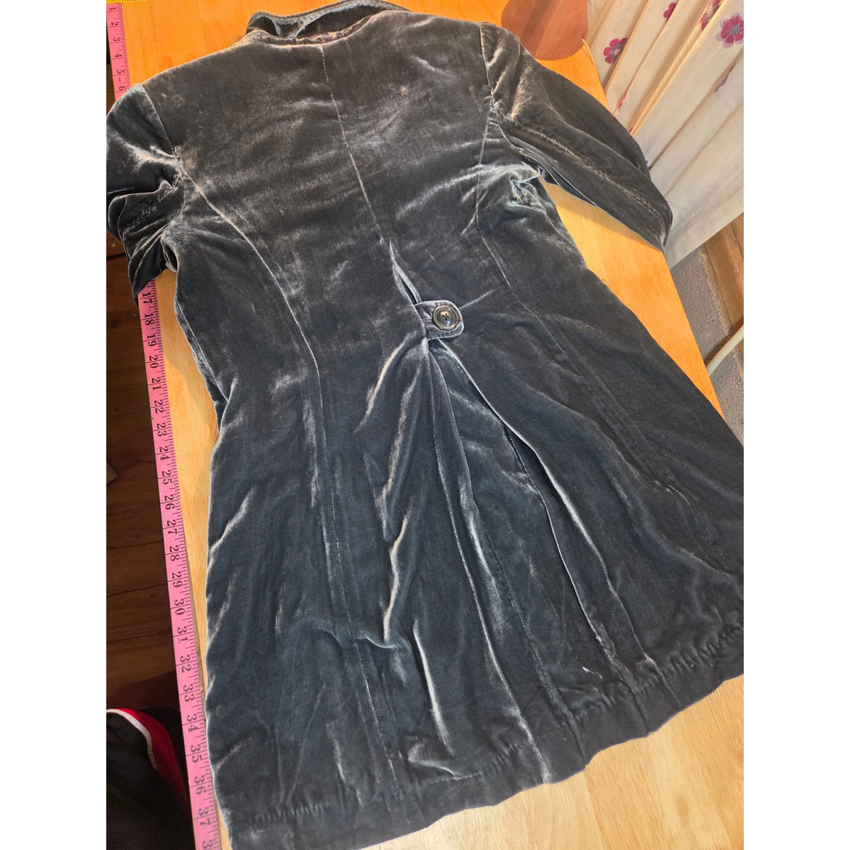 Coldwater Creek size 10 100% silk blue velvet beautiful long knee length coat