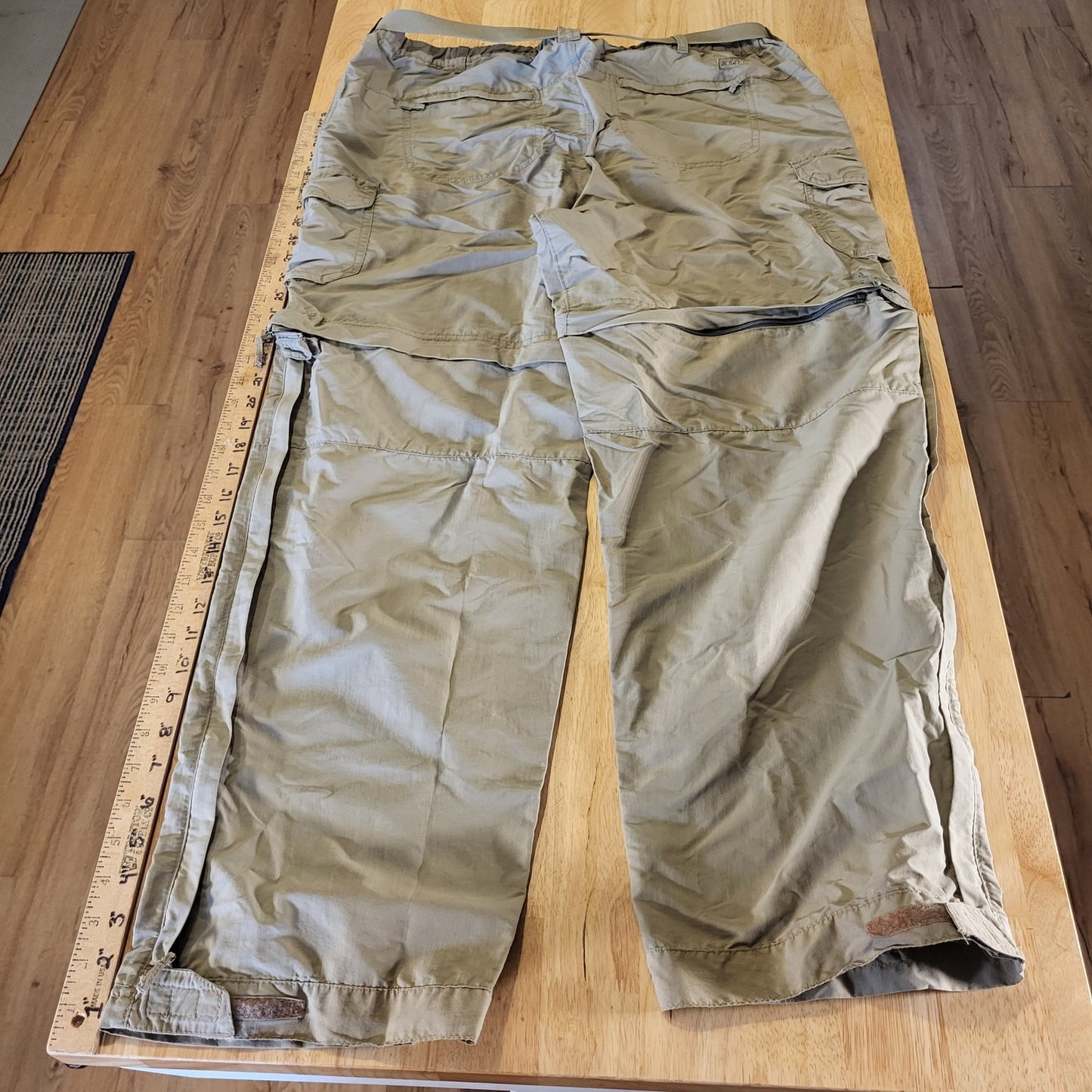REI 14 Petite Khaki Nylon Convertible Pants Zip Pocket Belted 32" Waist