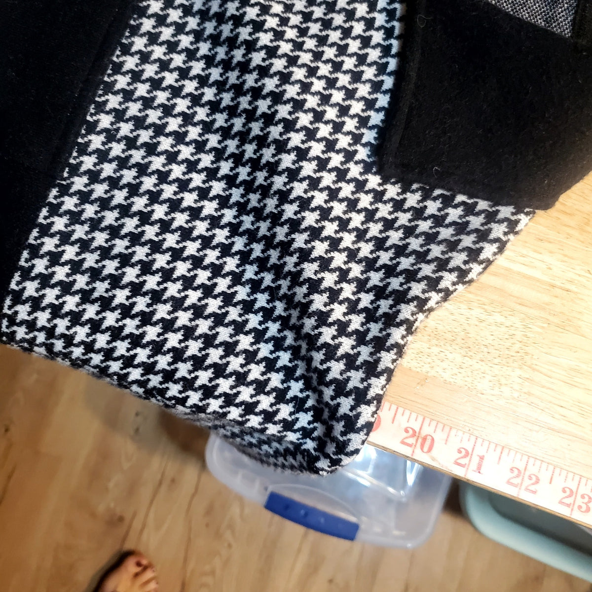 NWT Oliver.O Viscose Blend Houndstooth Collared Snap Button Front Sweater SM