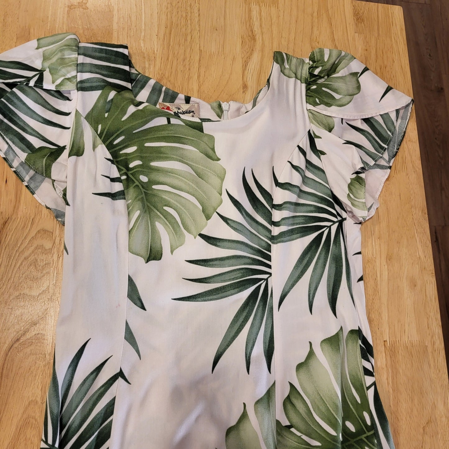 Hilo Hattie Vintage Made In Hawaii Rayon Botanical Print 17" P2P Medium