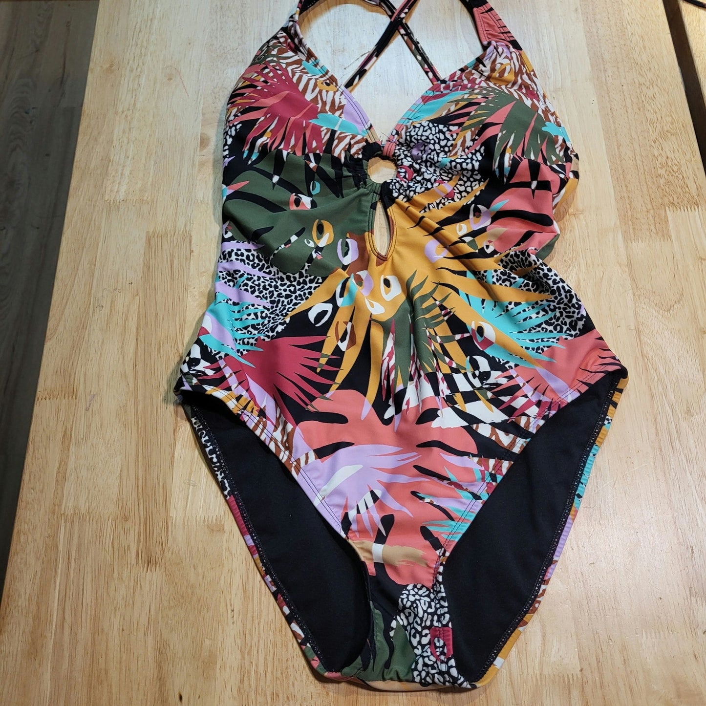 Floral one piece bathing suit racer back straps size 10 14“ pit to pit