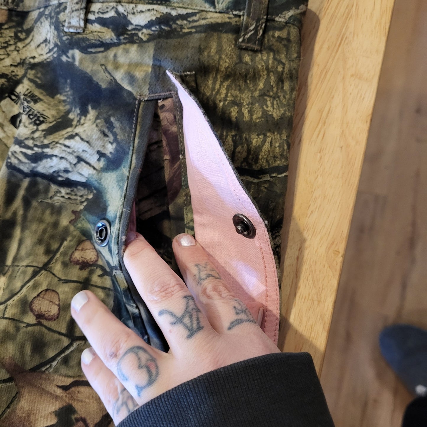 Russel Outdoors M 8/10 Camouflage Straight Leg Cargo Pants Pink Lining Zip Snap