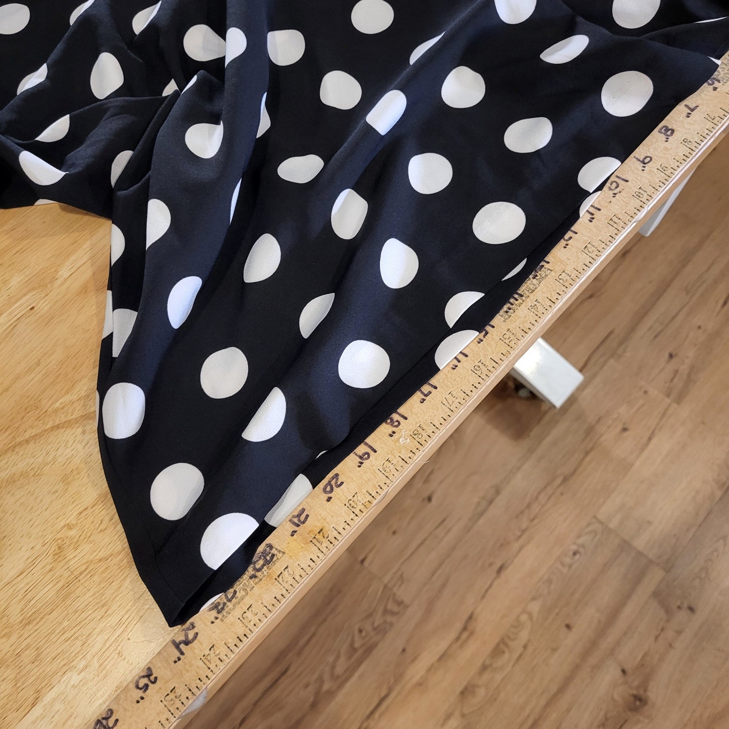 18/20 W Wide Leg Black & White Culottes Elastic Waist Rayon Slinky Soft 