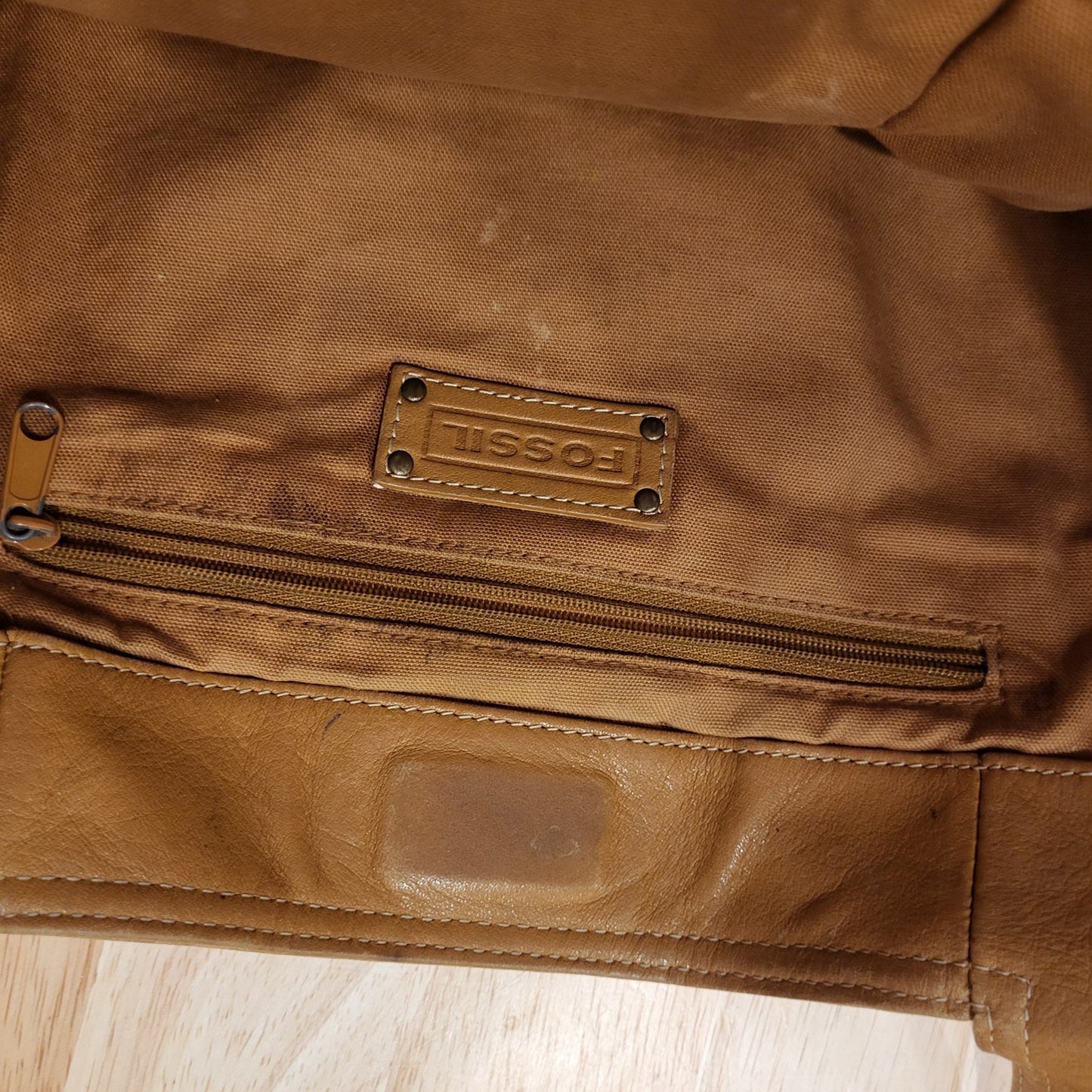 Fossil 100% Leather Tan Shoulder Bag Pockets 13" x 9"