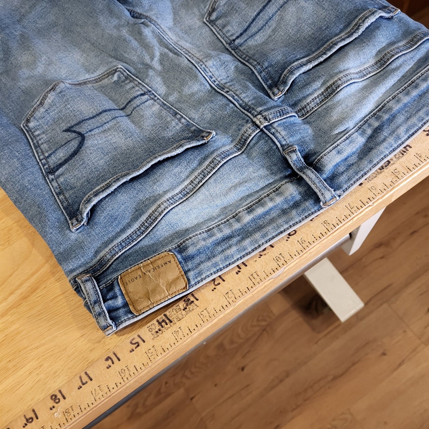 American Eagle Super Stretch Size 12 Straight Leg Distressed Medium Wash