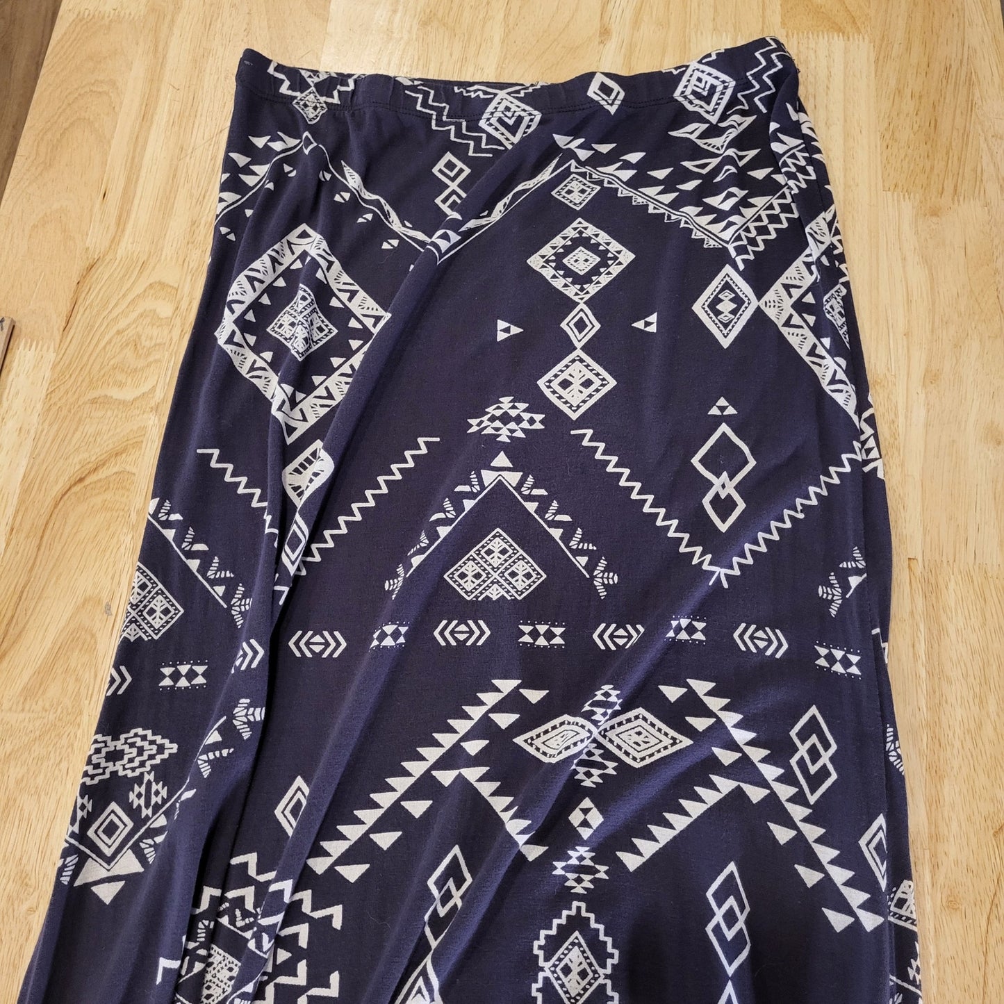 Billabong 100% Viscose Gunmetal Gray Aztec Print Jersey Knit Tube Maxi Dress M