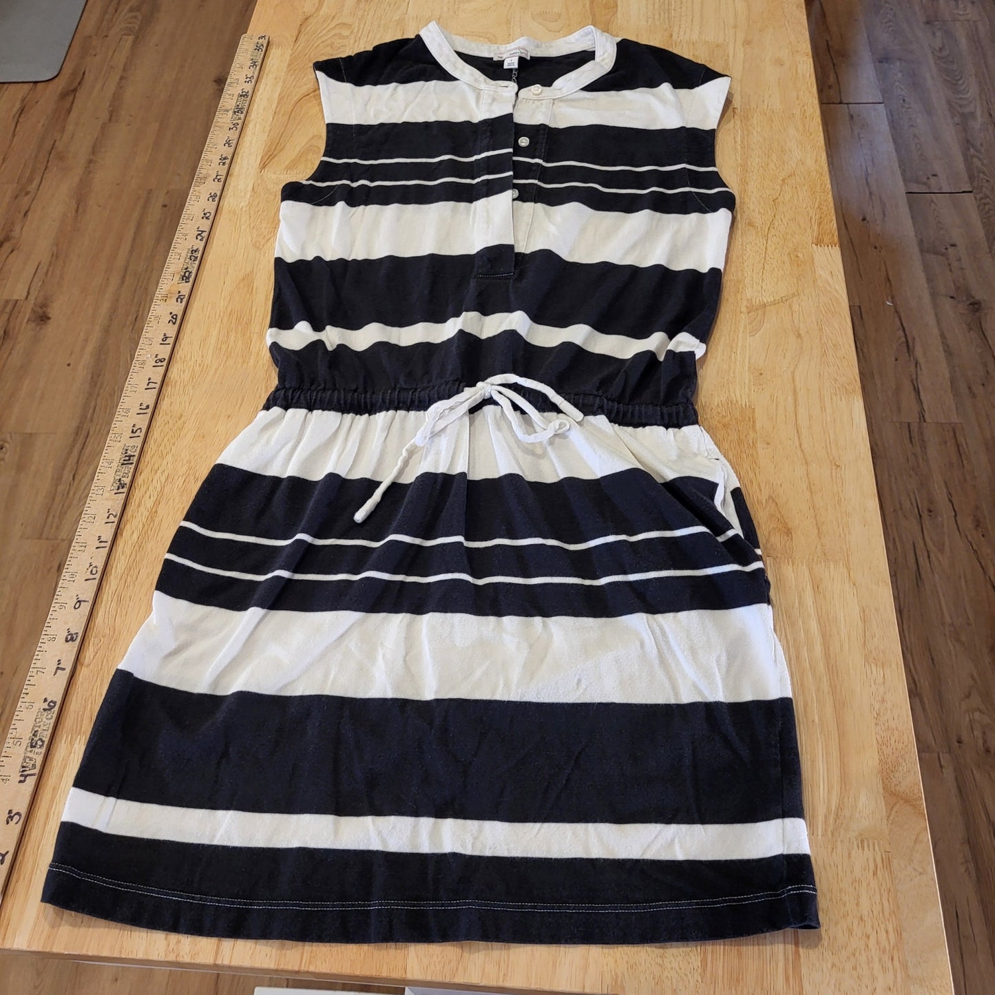 Gap Black & White Striped Sleeveless Jersey Knit Knee Length Dress Pockets