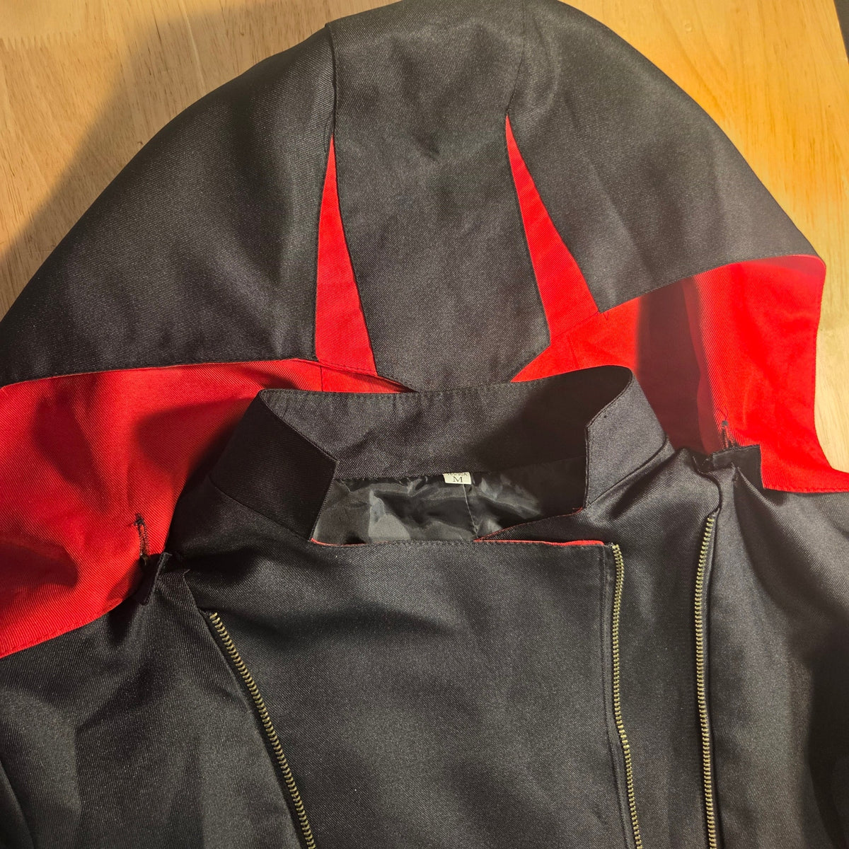 Assassin's Creed red black hooded zip jacket Tails button detail size medium
