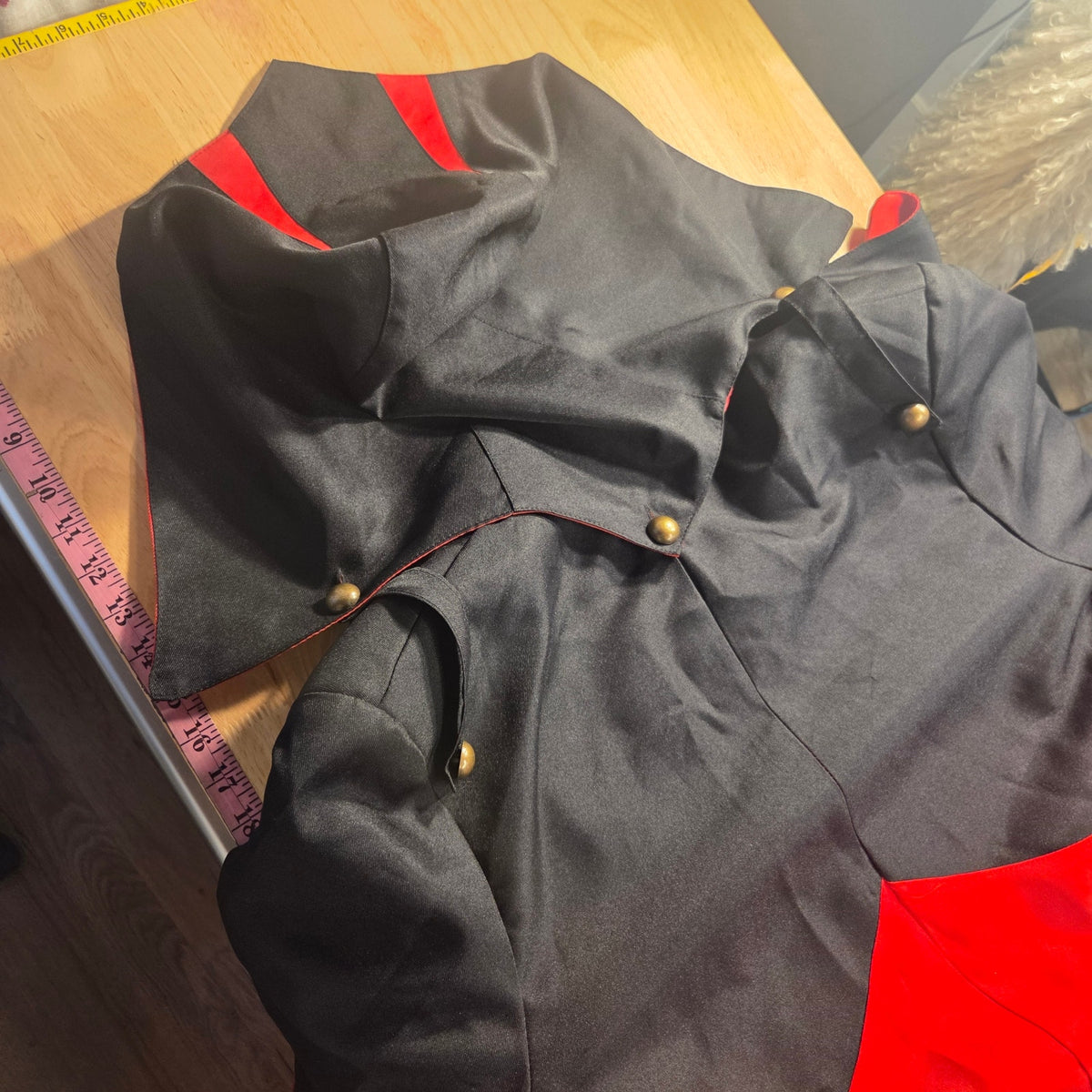 Assassin's Creed red black hooded zip jacket Tails button detail size medium