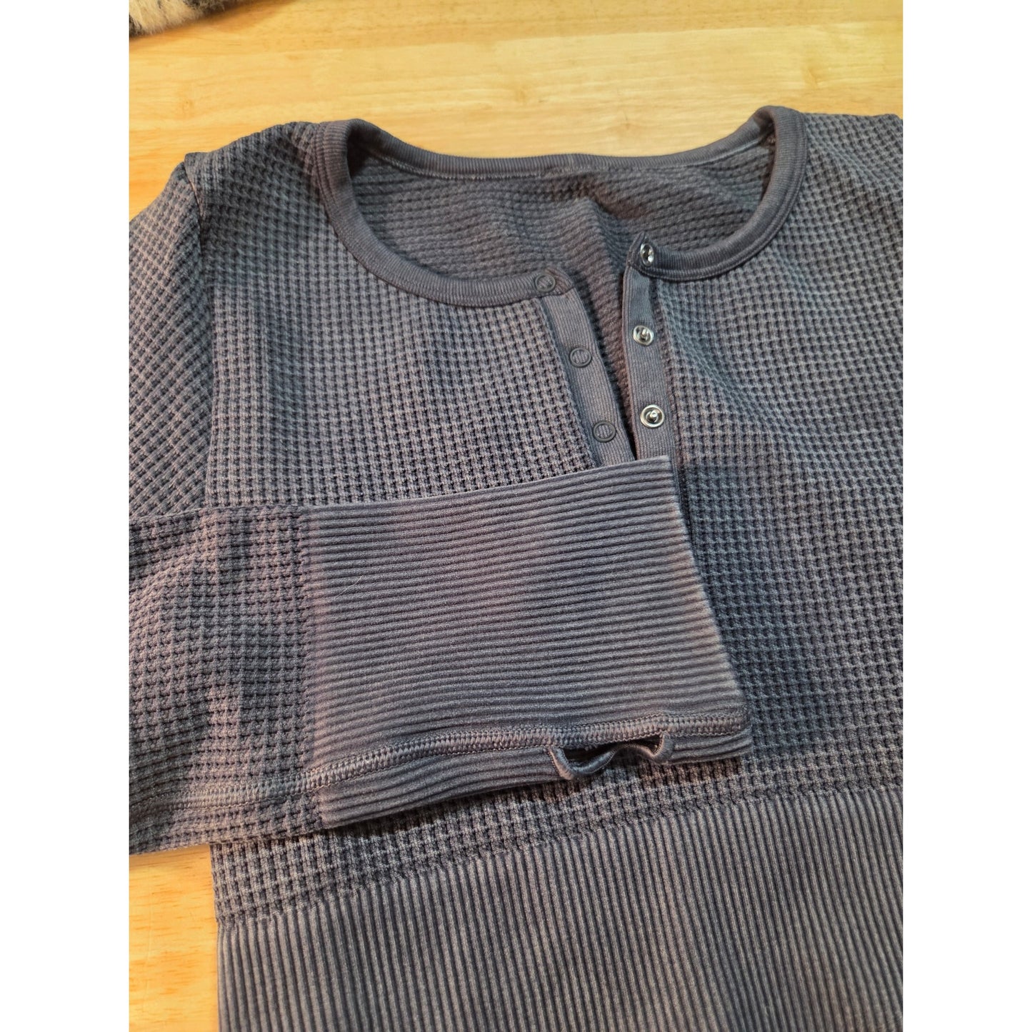 Gray waffle compression long sleeve cropped henley women's snap small thumb hole