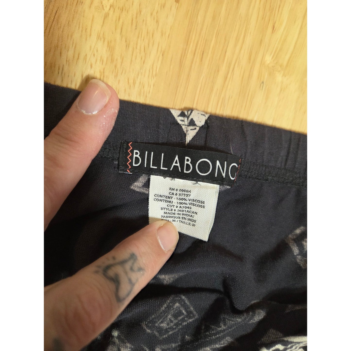Billabong maxi skirt Jersey knits Aztec prints black and gray bodycon Medium