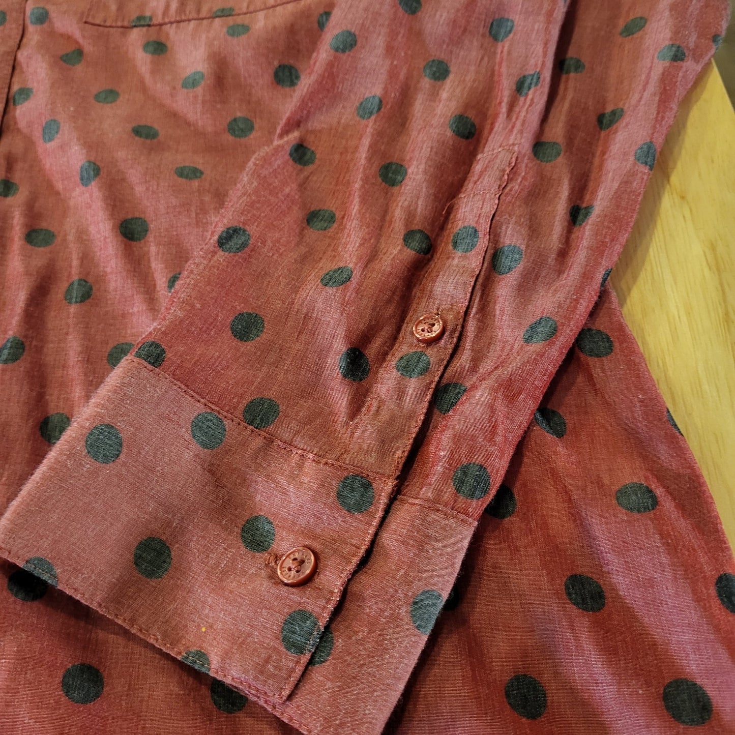 Express Medium Red & Black Polkadot Blouse Lightweight V-neck Pockets 18" p2p