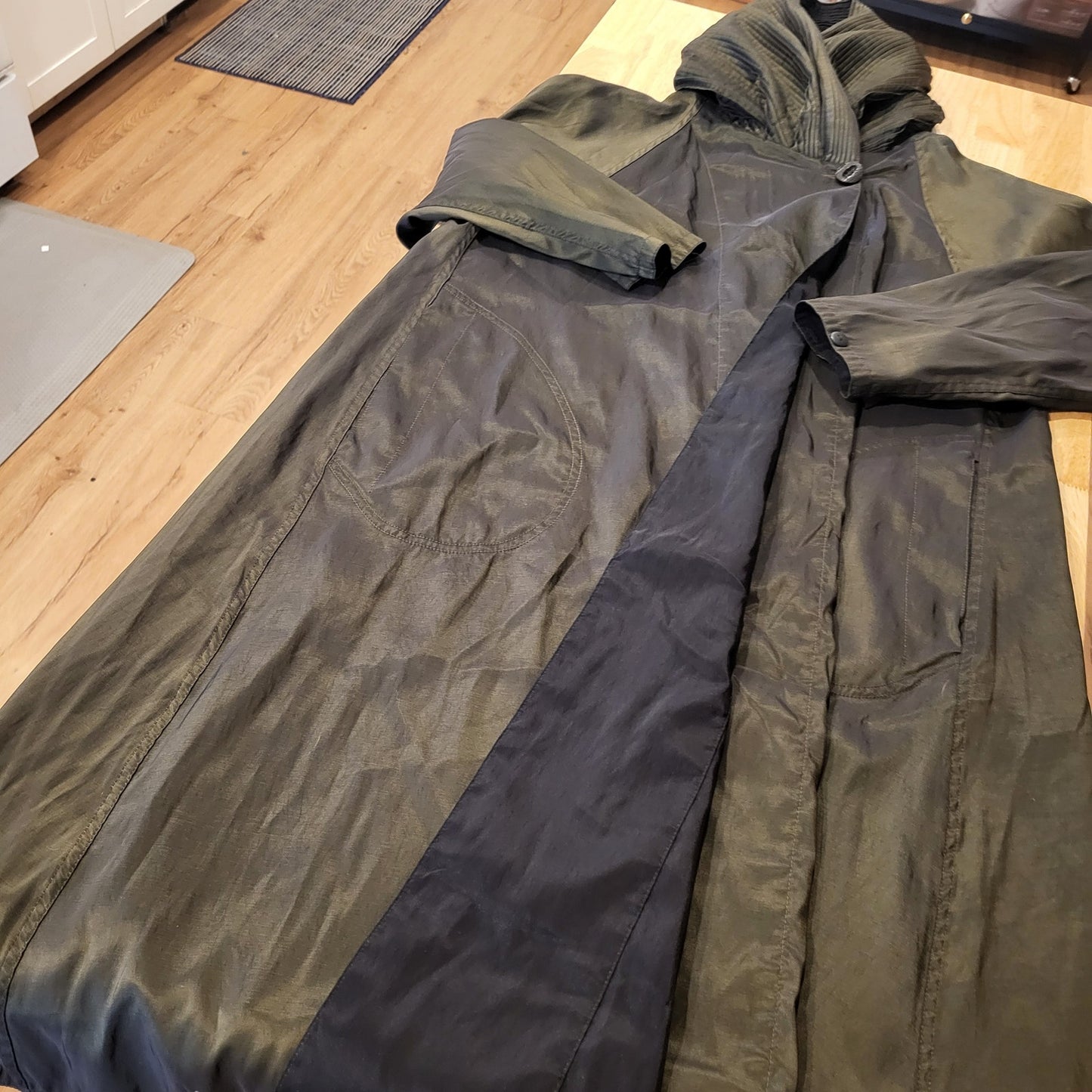 Reversable Green & Black Hooded Pleated Nylon Long Coat Cowell Pockets Button