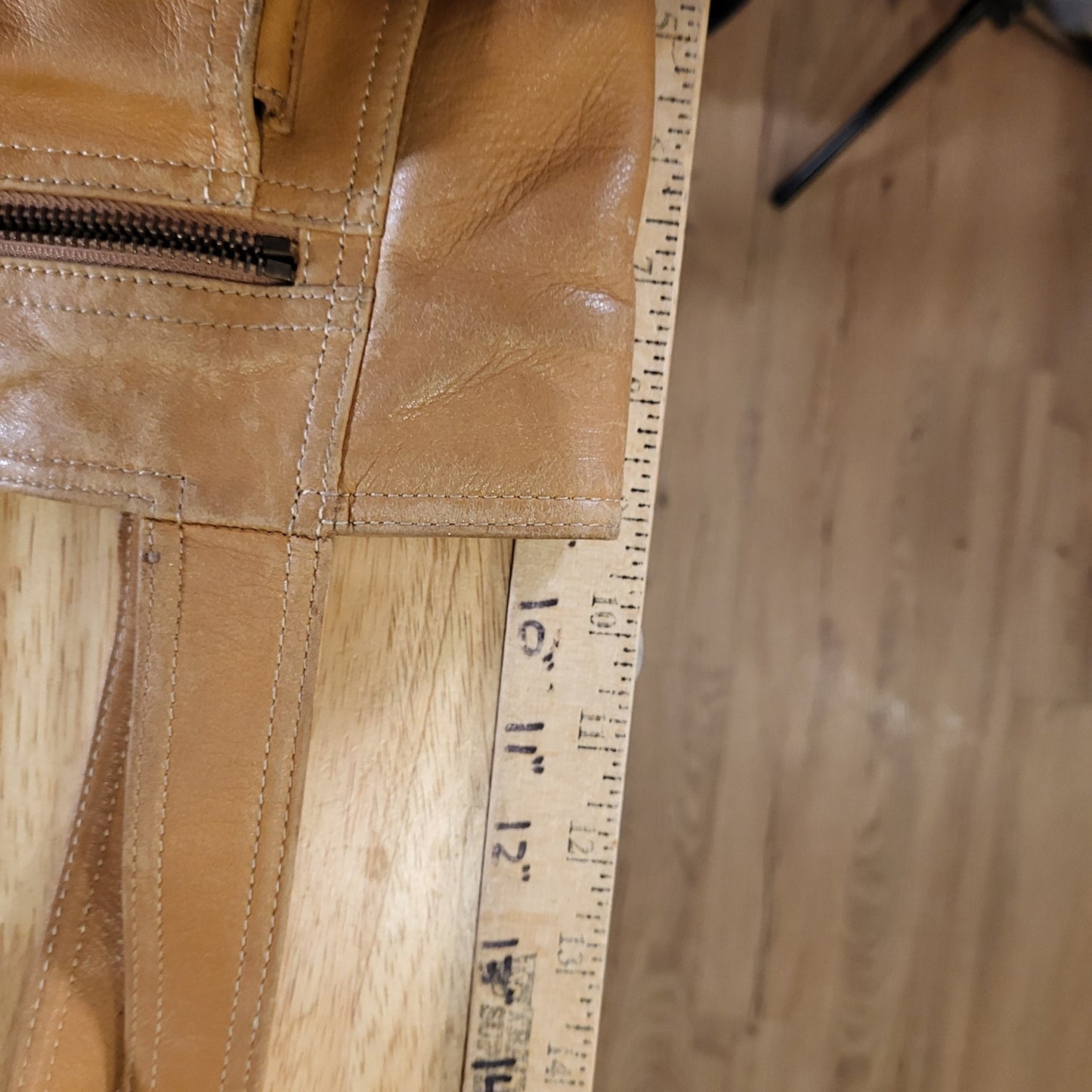 Fossil 100% Leather Tan Shoulder Bag Pockets 13" x 9"