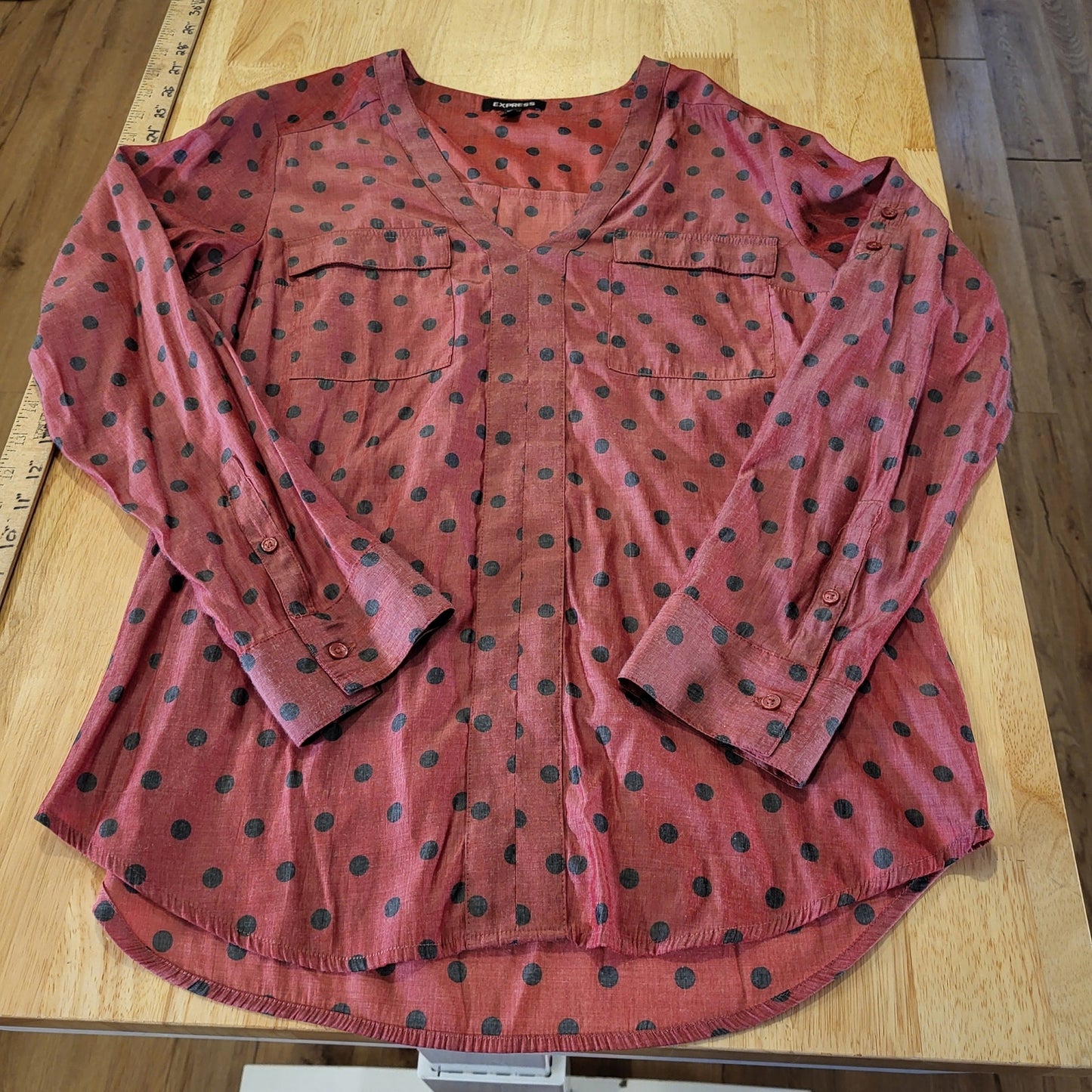 Express Medium Red & Black Polkadot Blouse Lightweight V-neck Pockets 18" p2p