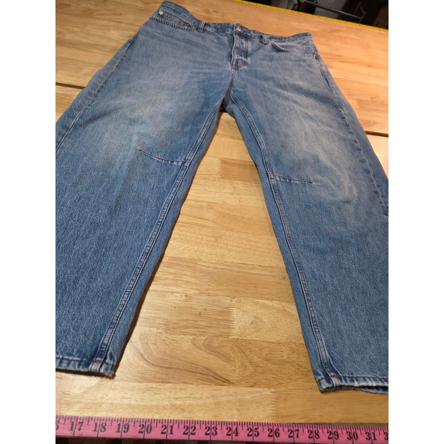Madewell The Darted Barrel leg Jean size 30 light wash