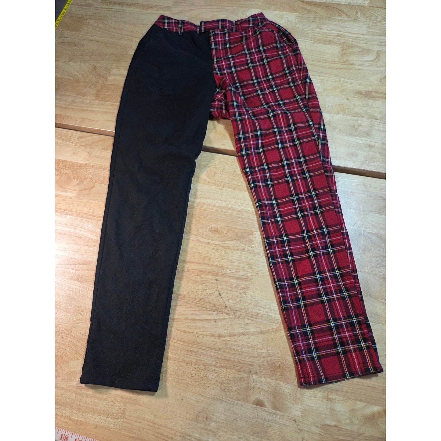 Hot Topic size small red flag contrast leg black skinny pants elastic waist