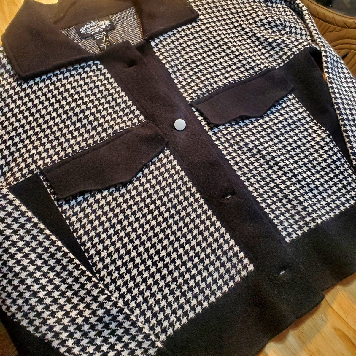 NWT Oliver.O Viscose Blend Houndstooth Collared Snap Button Front Sweater SM