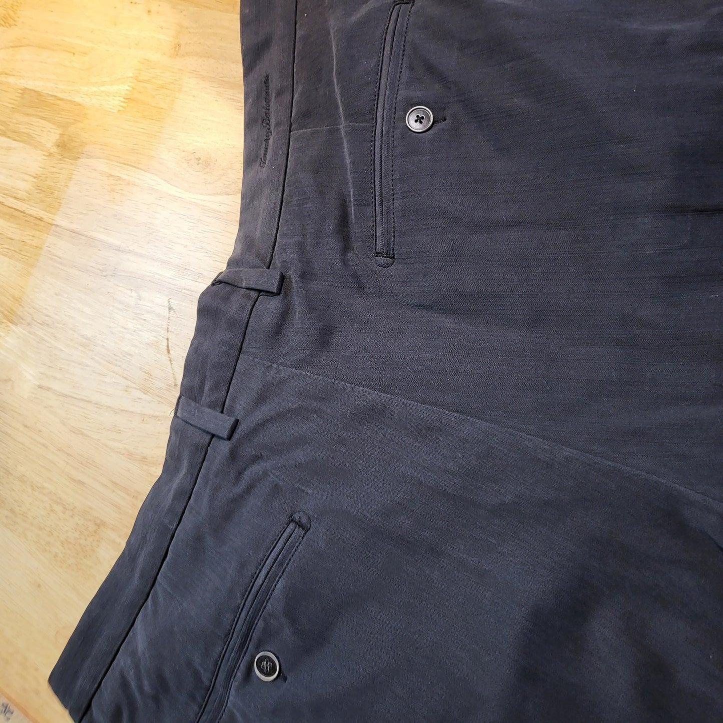 Tommy Bahama Black 100% Silk Pleated Front Shorts size 40 Beach Summer