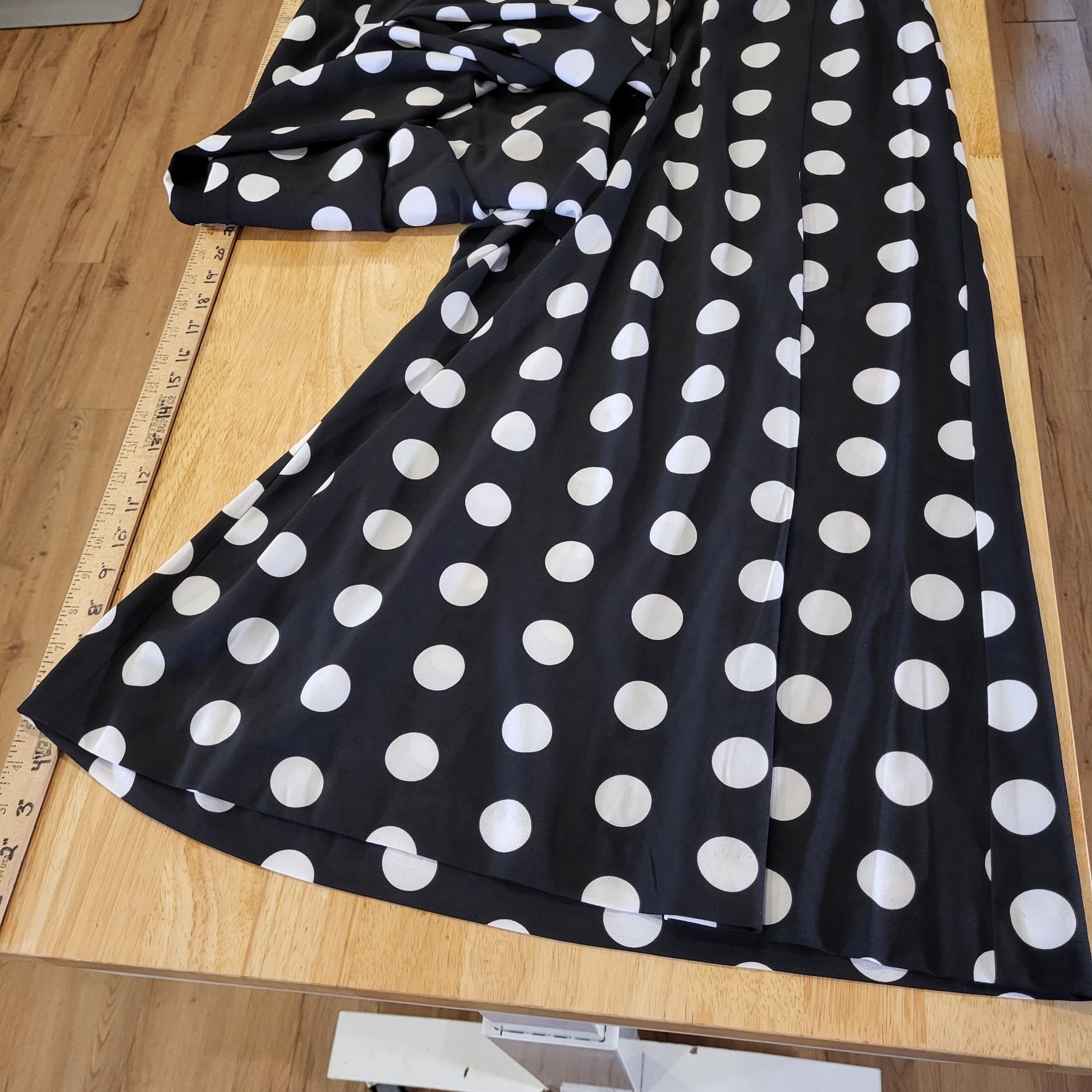 18/20 W Wide Leg Black & White Culottes Elastic Waist Rayon Slinky Soft 